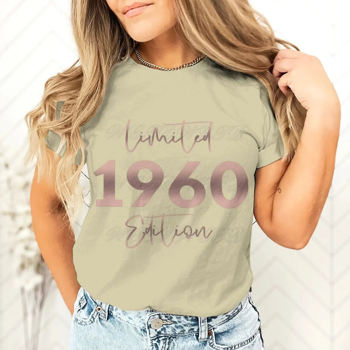 Limited Edition Graphic Tee for Women: Casual 1960s Retro Vibes