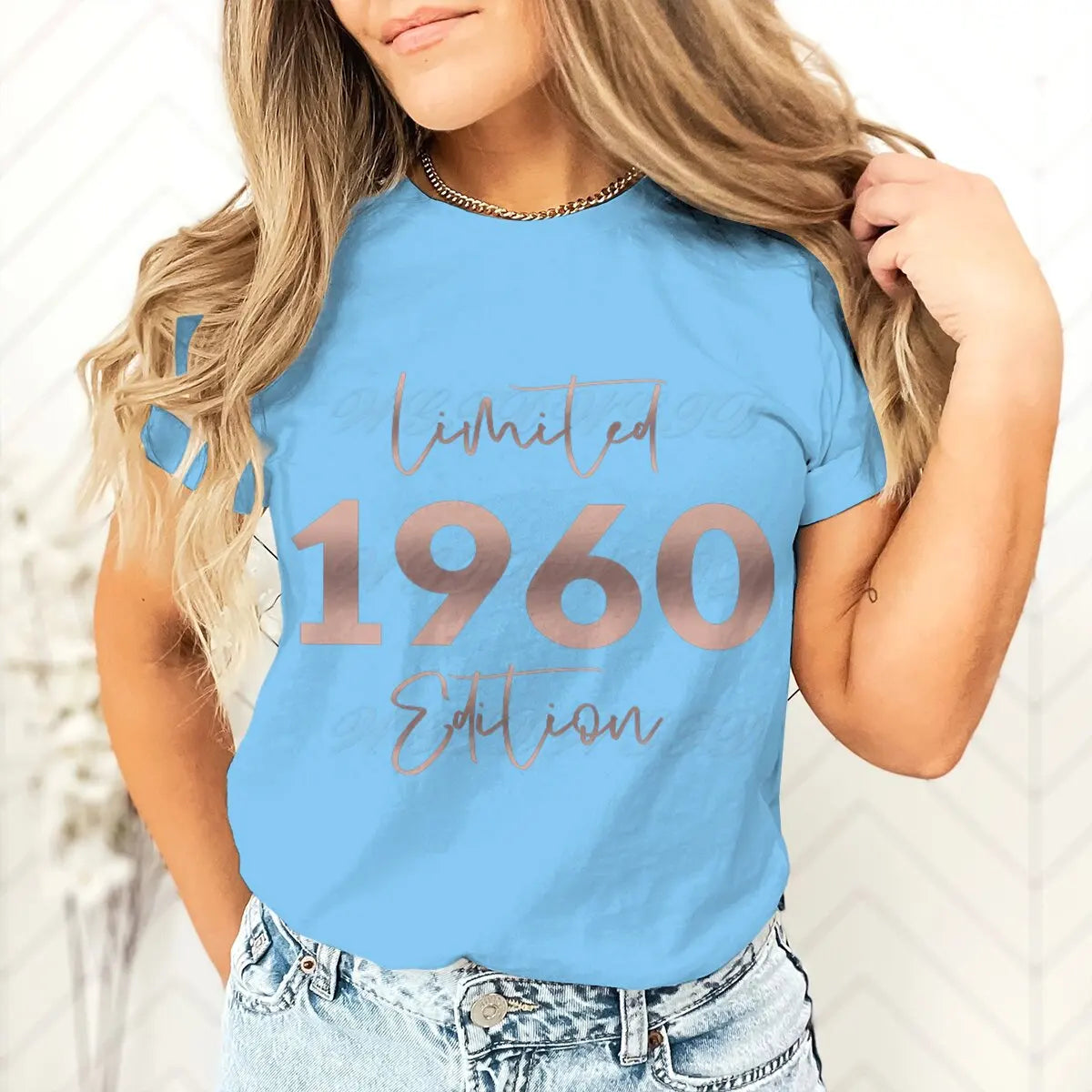 Limited Edition Graphic Tee for Women: Casual 1960s Retro Vibes