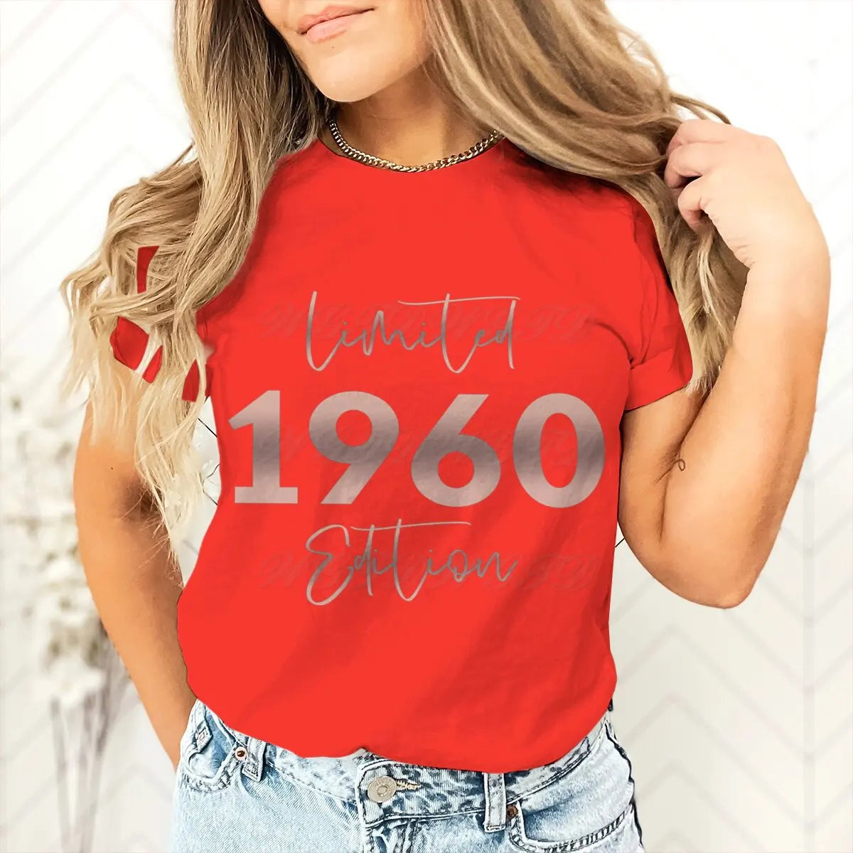 Limited Edition Graphic Tee for Women: Casual 1960s Retro Vibes