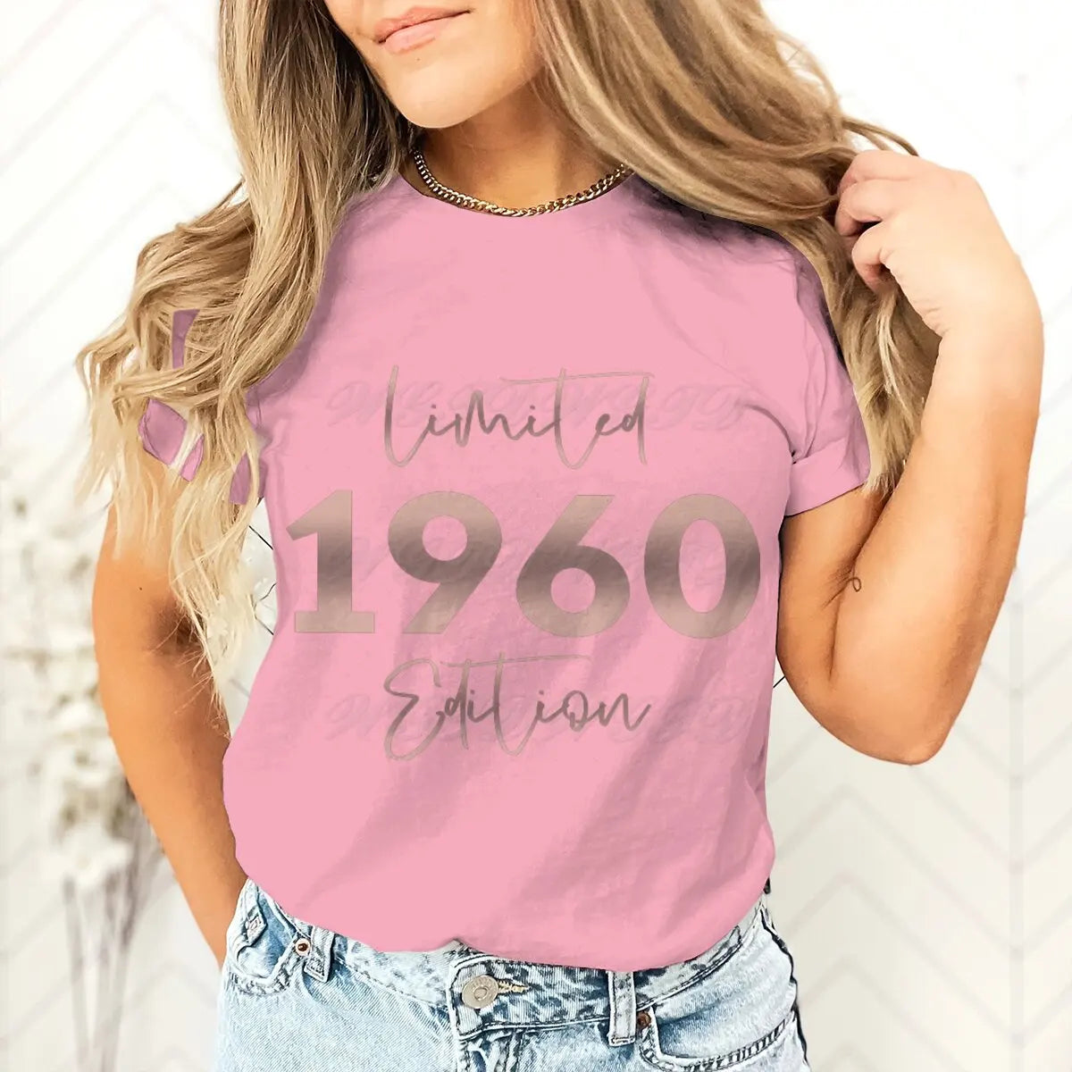 Limited Edition Graphic Tee for Women: Casual 1960s Retro Vibes