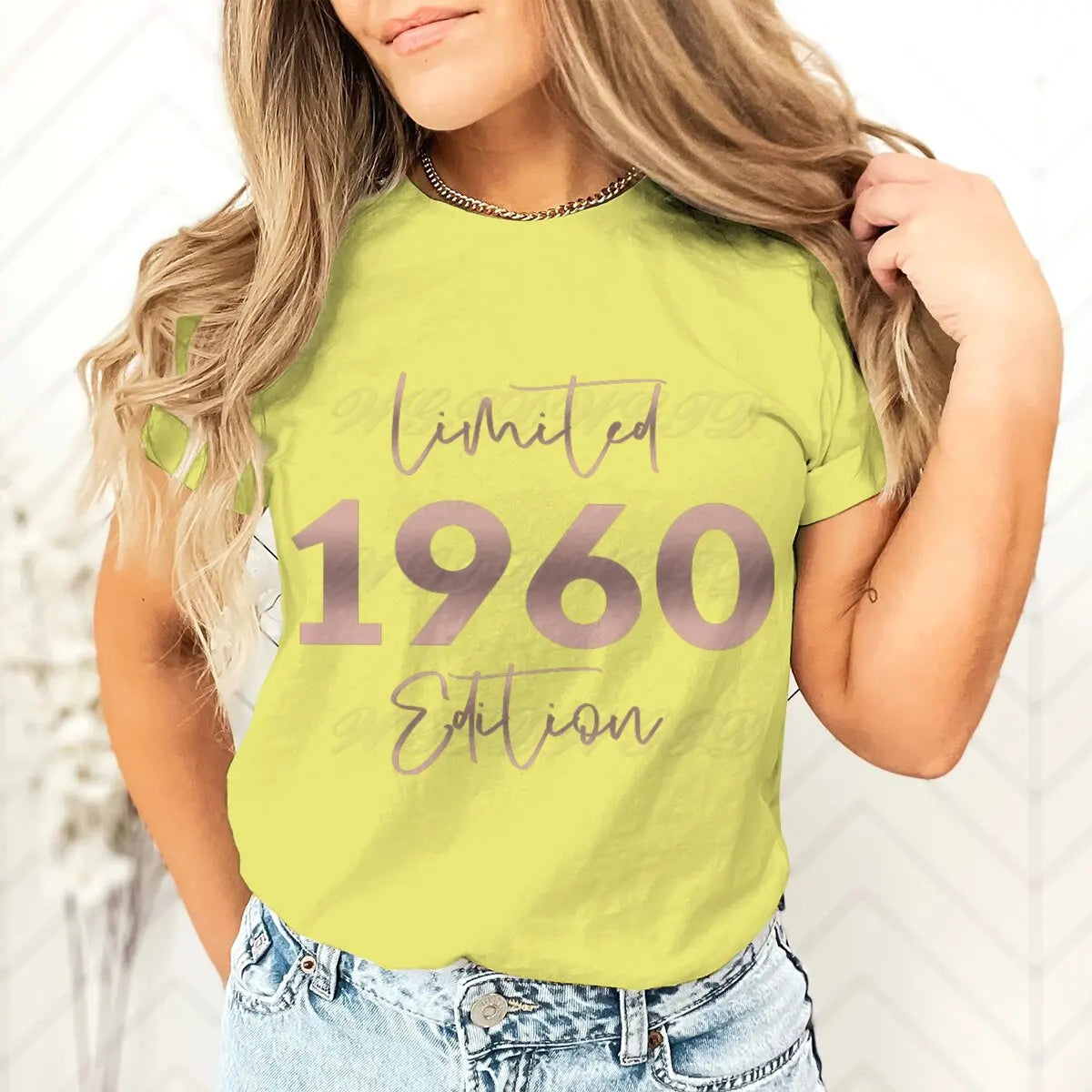 Limited Edition Graphic Tee for Women: Casual 1960s Retro Vibes