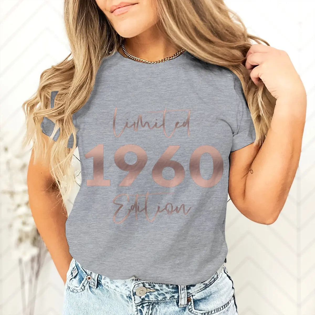 Limited Edition Graphic Tee for Women: Casual 1960s Retro Vibes