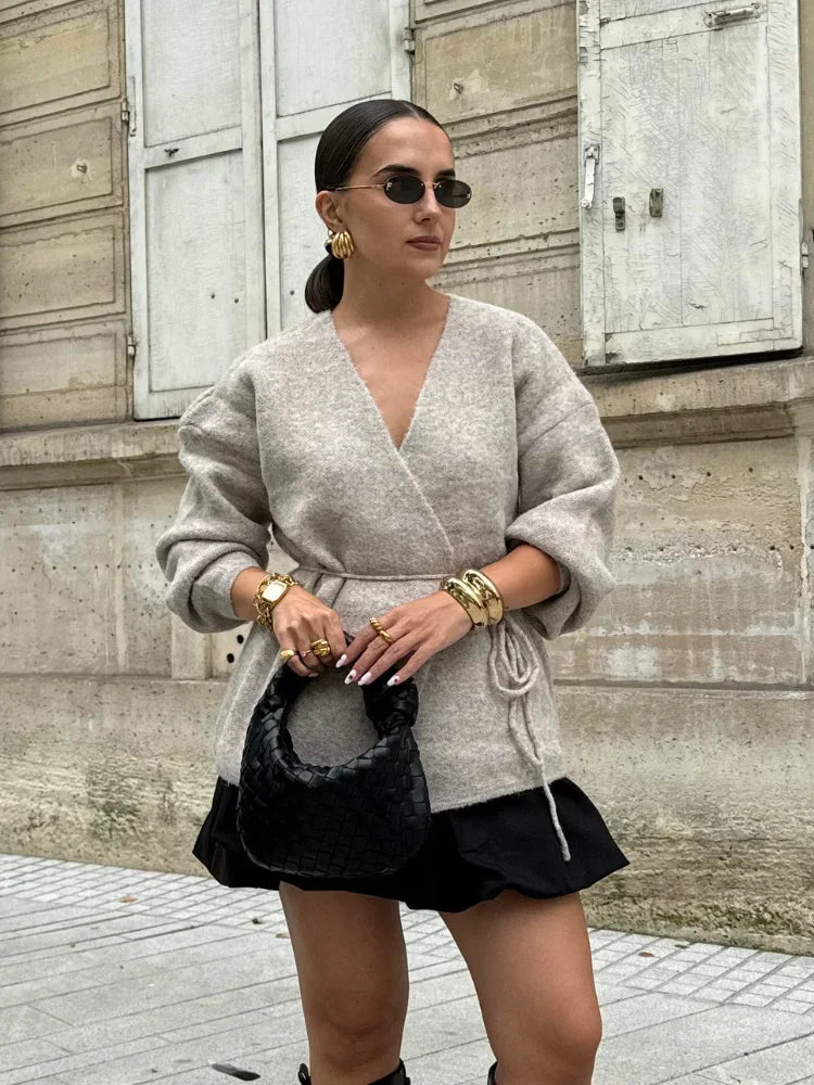 2025 Women’s Gray V-Neck Knitted Cardigan for Casual Spring Outfits