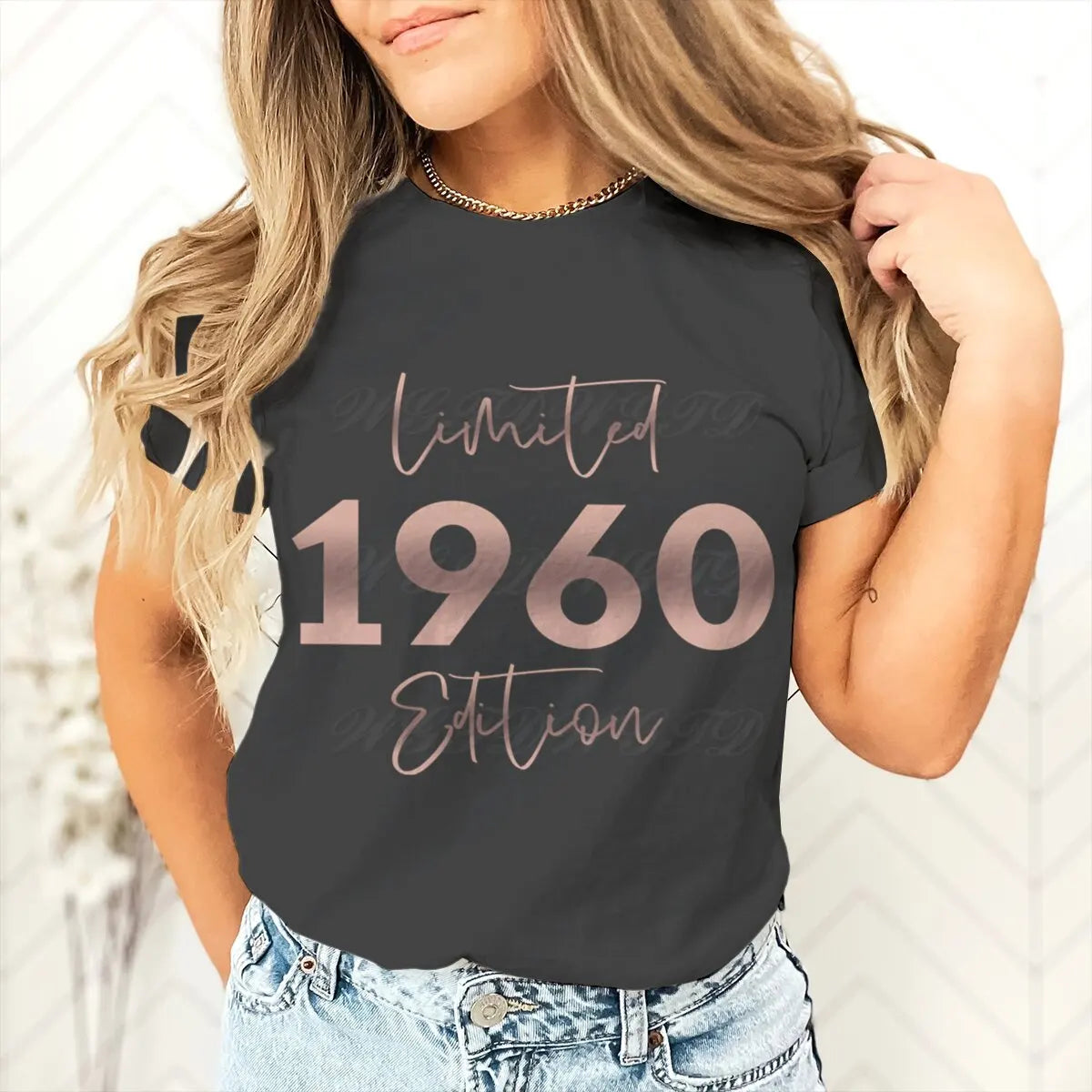 Limited Edition Graphic Tee for Women: Casual 1960s Retro Vibes
