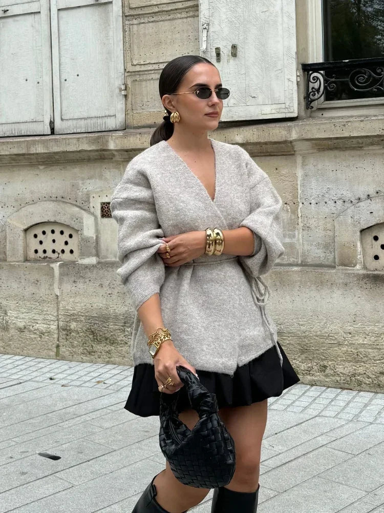 2025 Women’s Gray V-Neck Knitted Cardigan for Casual Spring Outfits