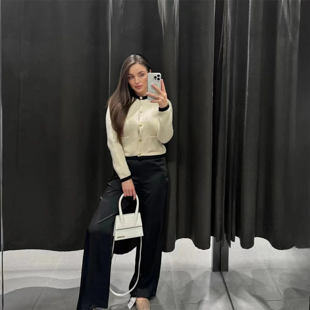 2025 Women's Knitted Coat: Bold Contrasting Colors for Spring and Autumn