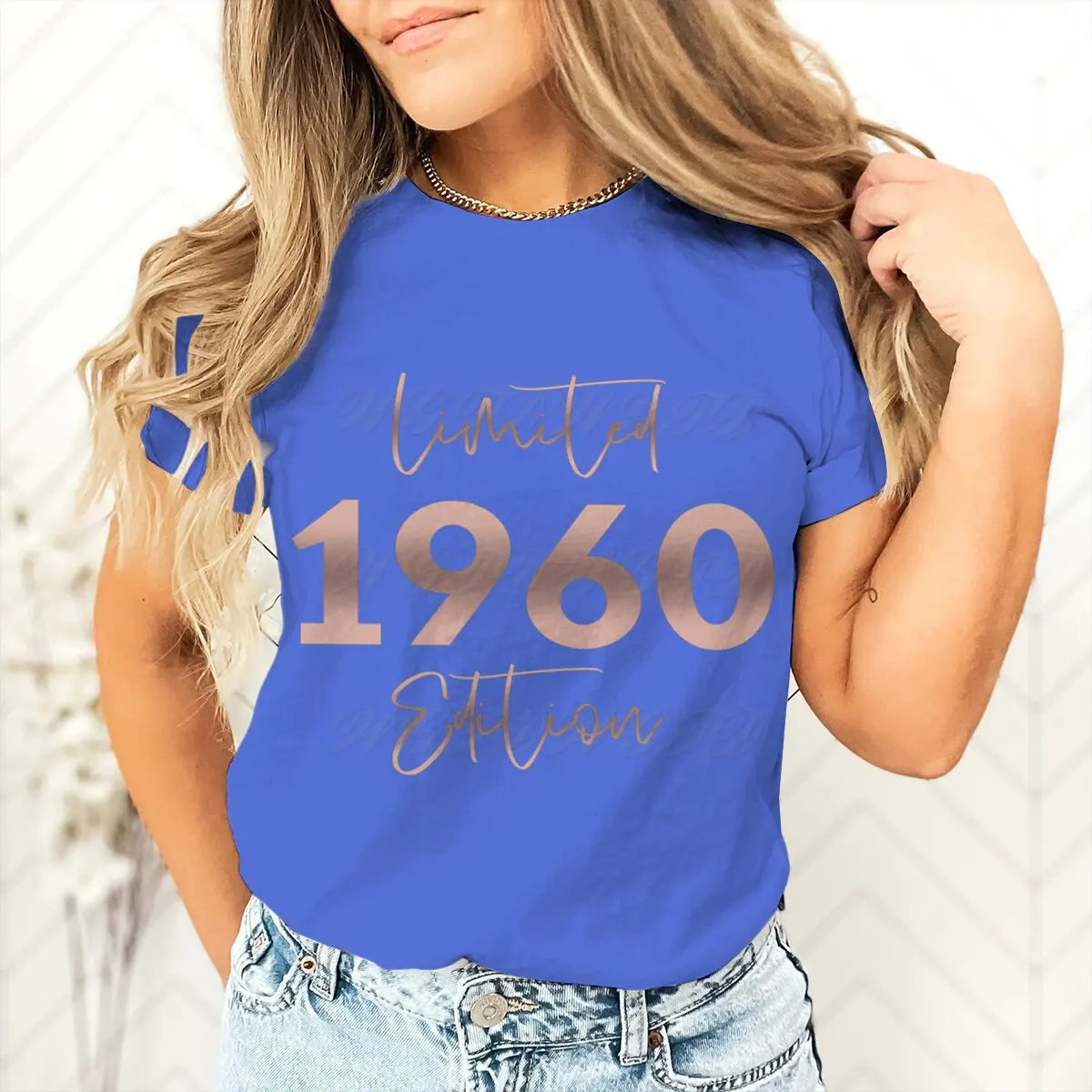 Limited Edition Graphic Tee for Women: Casual 1960s Retro Vibes