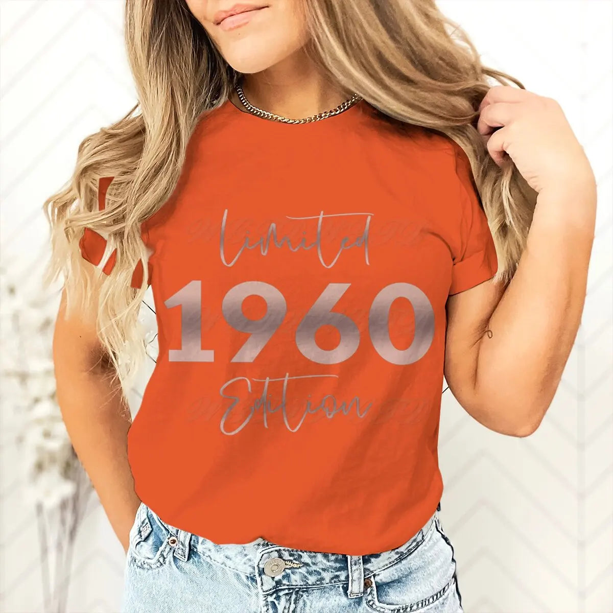 Limited Edition Graphic Tee for Women: Casual 1960s Retro Vibes