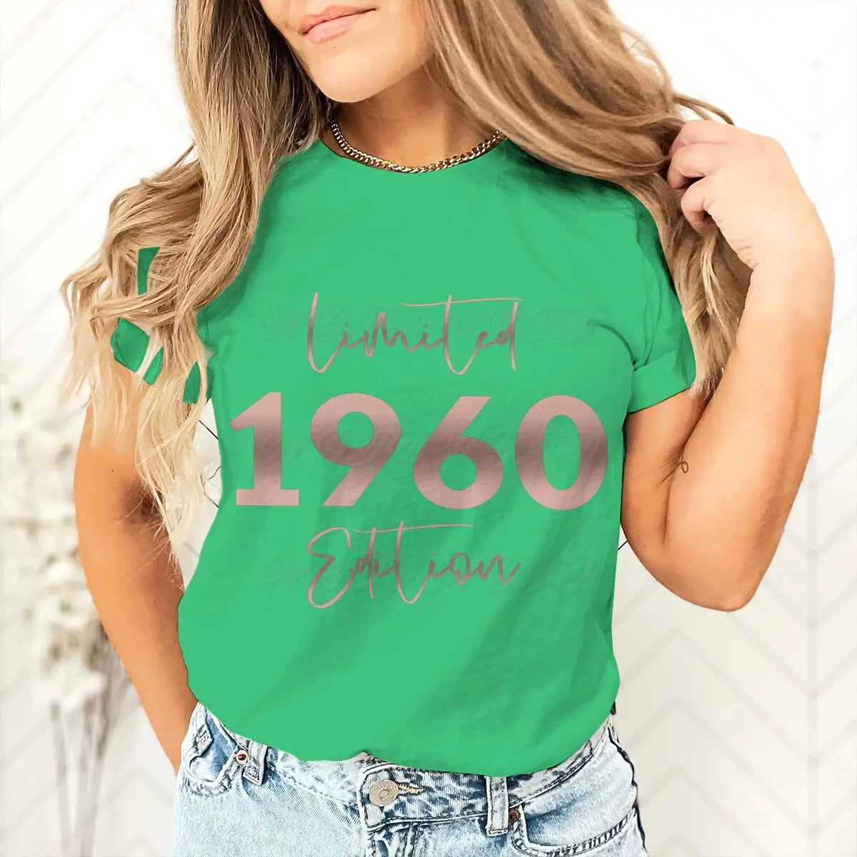Limited Edition Graphic Tee for Women: Casual 1960s Retro Vibes